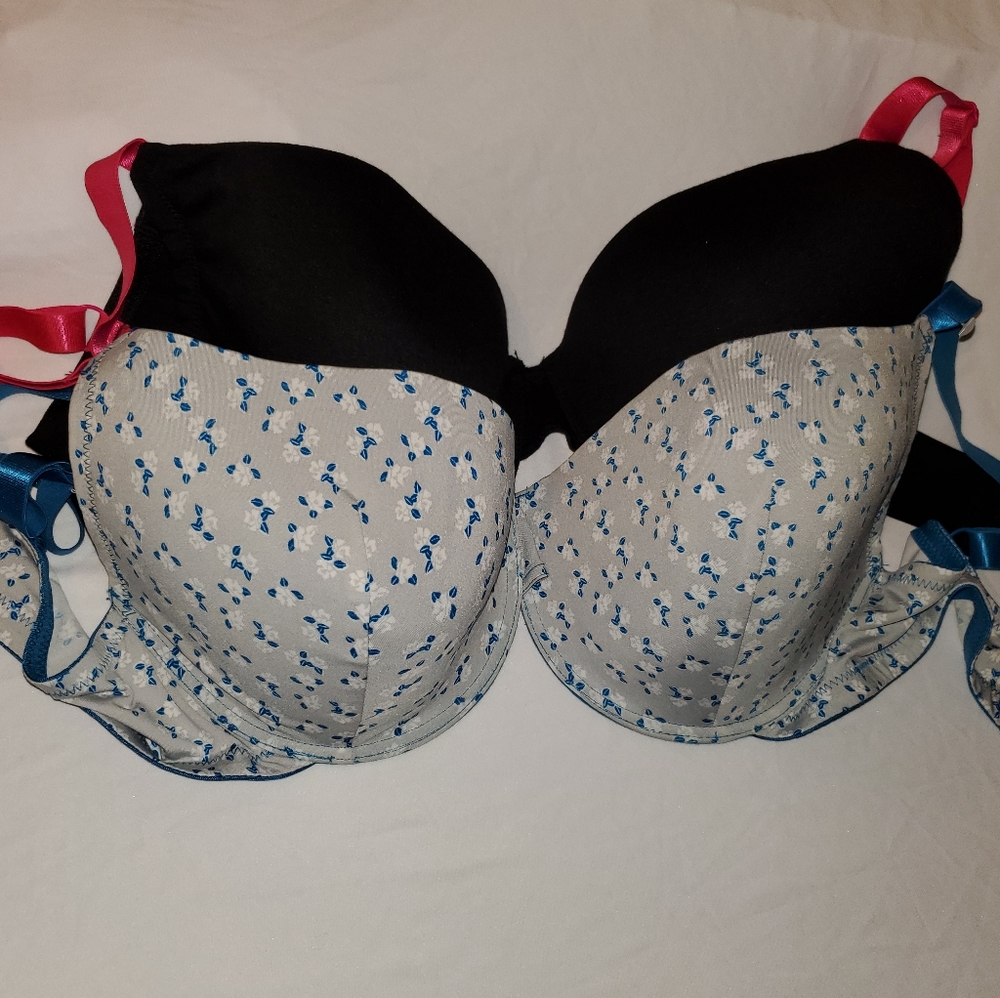 (2)44DD  underwire bra  (Never worn) no tags